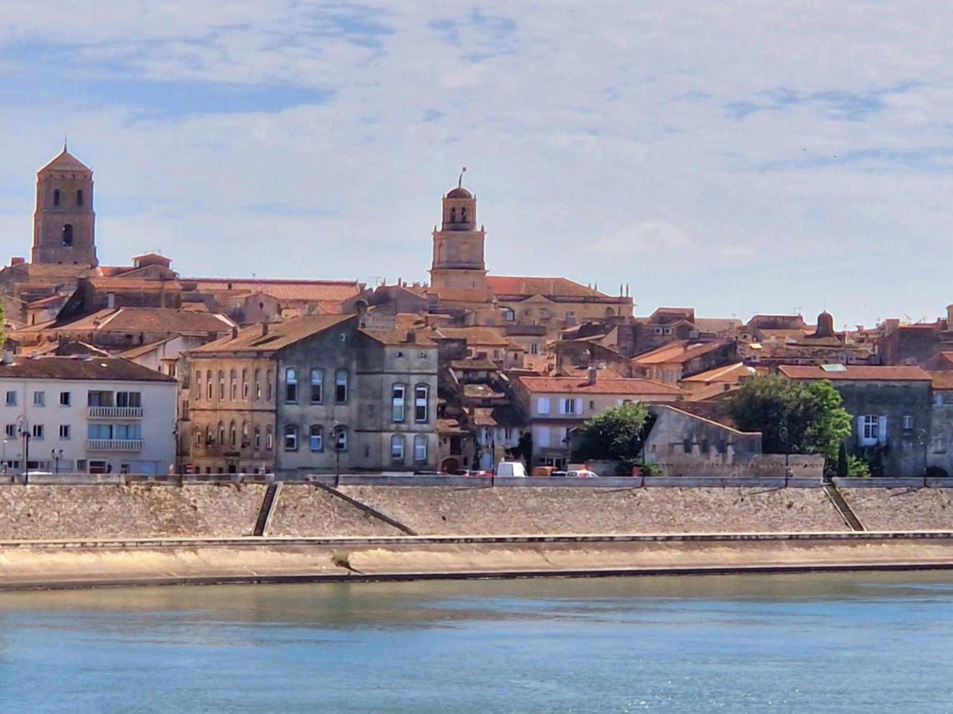 Capucines, Un Jardin Secret Dans Le Centre Historique Lägenhet Arles Exteriör bild